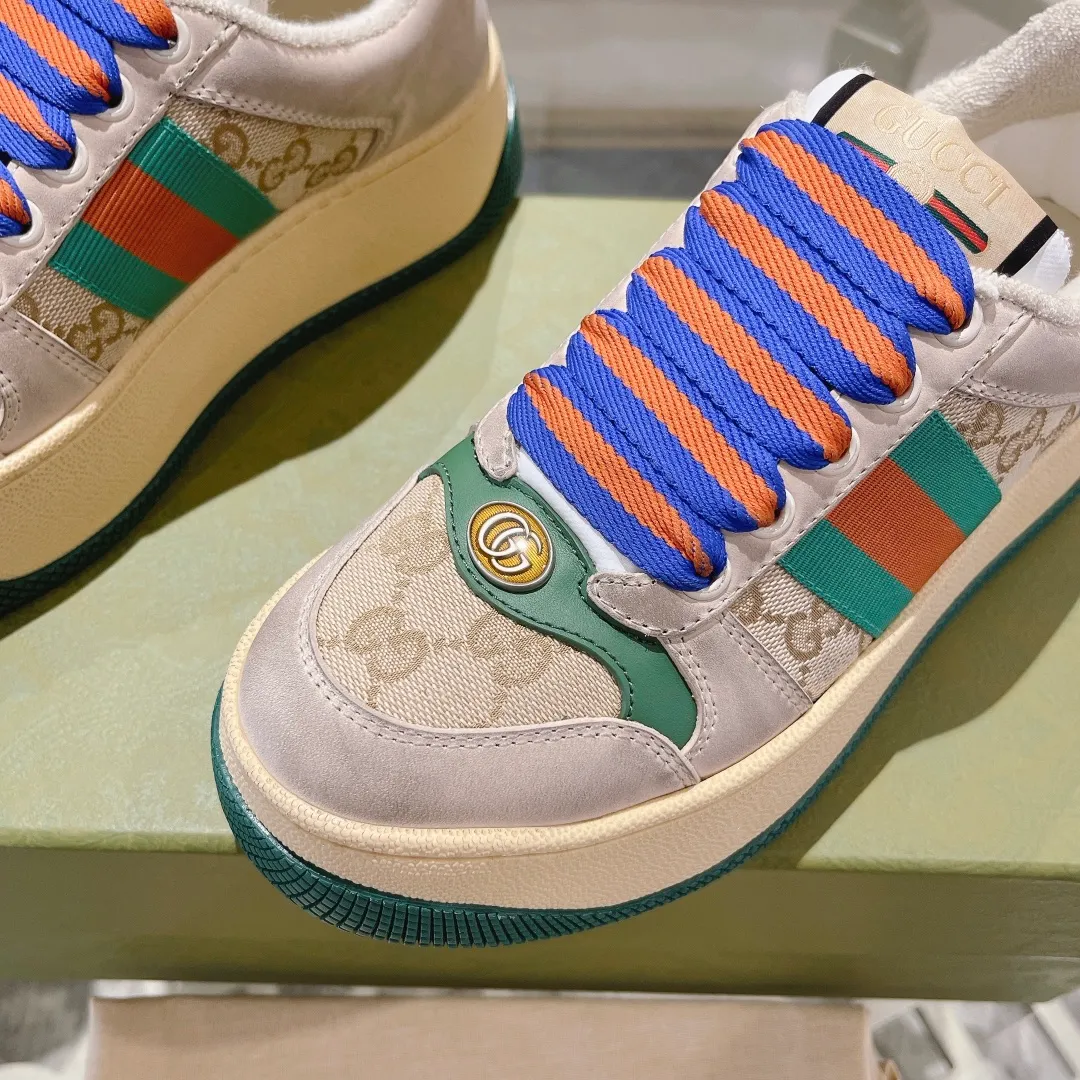 👟👟Ex-factory price 520👟👟Gucci’s latest chubby thick-soled dirty shoes~~couple casual shoes, 6cm height increasing shoes~~ 🔥Best, short boy, really good-looking♥️ The upper is made of polished cowhide stitched with classic double G fabric. The terry cloth is delicate and sweat-absorbent and breathable. The foot pad is integrated with latex injection molding. Private mold 6cm thick T👟👟Ex-factory price U two-color bottom Size: 35-40 Male 39-45/full size (45 custom-made, non-refundable) Comes with a full set of packaging